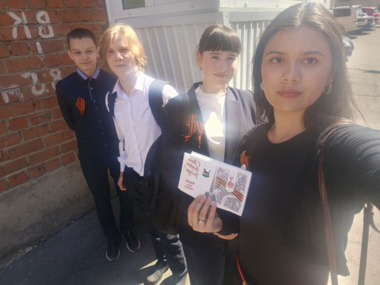 Традиционная акция поздравления ветеранов от администрации города.